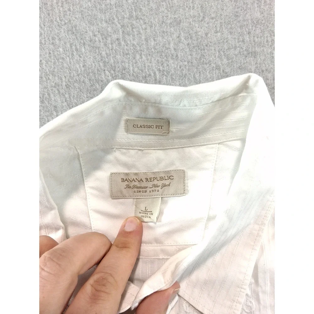 Banana Republic Button Down Mens L White Classic Fit Embroidered Floral Stripe